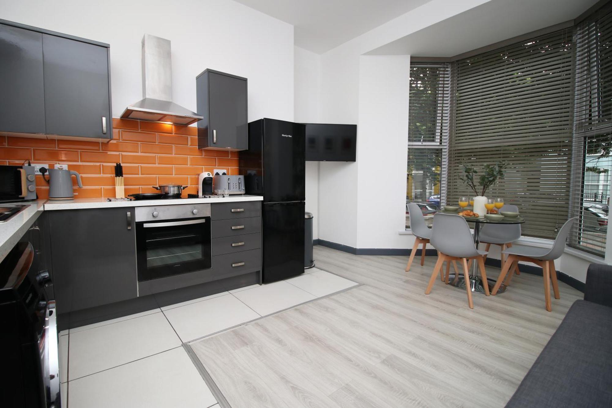 Fully Equipped Kitchen, Parking, City Centre Swansea Buitenkant foto
